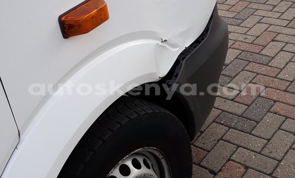 Oofamaa Mercedes‒Benz Sprinter White Netiree iti Machakos keessatti East Kenya keessatti Oofamaa Mercedes‒Benz Sprinter White Netiree iti Machakos keessatti East Kenya keessatti