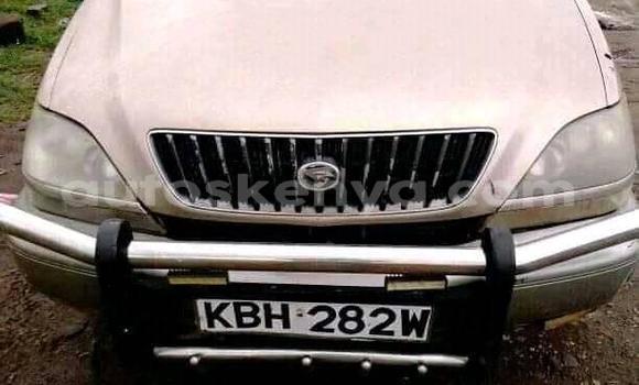 Oofamaa Toyota Harrier Brown Makiinaa iti Nairobi keessatti Nairobi keessatti