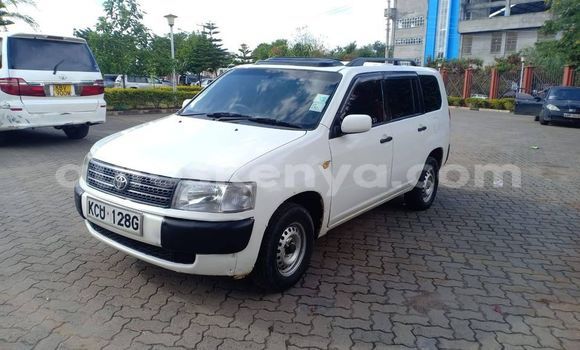 Oofamaa Toyota Probox White Makiinaa iti Nairobi keessatti Nairobi keessatti