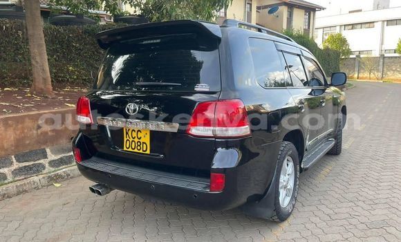 Oofamaa Toyota Land Cruiser Black Makiinaa iti Nairobi keessatti Nairobi keessatti Oofamaa Toyota Land Cruiser Black Makiinaa iti Nairobi keessatti Nairobi keessatti