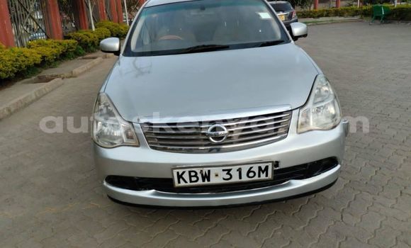 Oofamaa Nissan Sylphy Silver Makiinaa iti Nairobi keessatti Nairobi keessatti