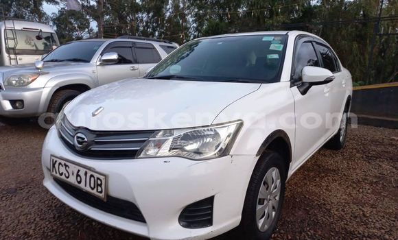 Oofamaa Toyota Axio White Makiinaa iti Nairobi keessatti Nairobi keessatti