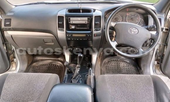 Nunua Ilio tumika Toyota Land Cruiser Prado Fedha Gari ndani ya Nairobi nchini Nairobi Nunua Ilio tumika Toyota Land Cruiser Prado Fedha Gari ndani ya Nairobi nchini Nairobi