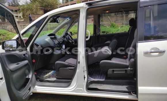 Nunua Ilio tumika Nissan Serena Nyeupe Gari ndani ya Nairobi nchini Nairobi Nunua Ilio tumika Nissan Serena Nyeupe Gari ndani ya Nairobi nchini Nairobi