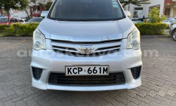 Nunua Ilio tumika Toyota Noah Fedha Gari ndani ya Nairobi nchini Nairobi