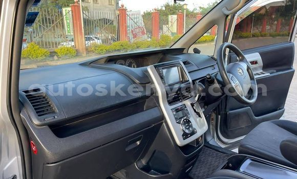 Nunua Ilio tumika Toyota Noah Fedha Gari ndani ya Nairobi nchini Nairobi Nunua Ilio tumika Toyota Noah Fedha Gari ndani ya Nairobi nchini Nairobi