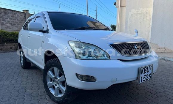 Oofamaa Toyota Harrier White Makiinaa iti Nairobi keessatti Nairobi keessatti