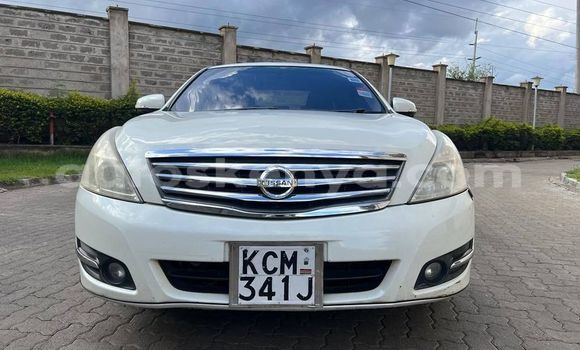 Oofamaa Nissan Teana White Makiinaa iti Nairobi keessatti Nairobi keessatti