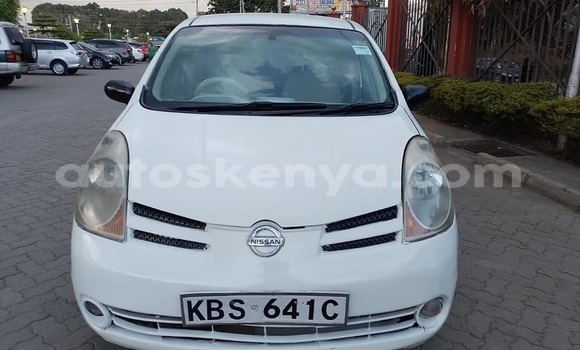 Oofamaa Nissan Note White Makiinaa iti Nairobi keessatti Nairobi keessatti