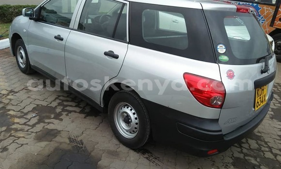 Oofamaa Nissan AD Silver Makiinaa iti Nairobi keessatti Nairobi keessatti