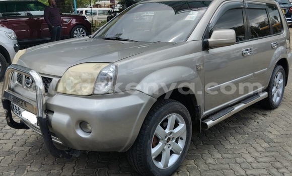 Oofamaa Nissan X–Trail Silver Makiinaa iti Nairobi keessatti Nairobi keessatti