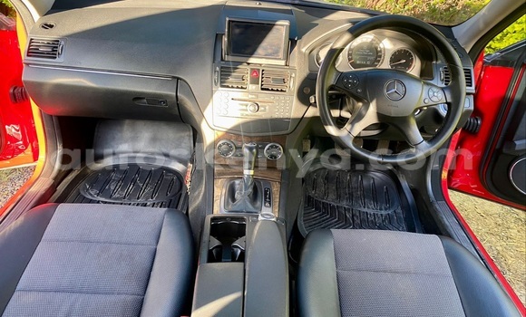 Oofamaa Mercedes-Benz C-Classe Red Makiinaa iti Nairobi keessatti Nairobi keessatti Oofamaa Mercedes-Benz C-Classe Red Makiinaa iti Nairobi keessatti Nairobi keessatti