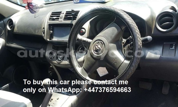 Oofamaa Toyota RAV4 Silver Makiinaa iti Nairobi keessatti Nairobi keessatti Oofamaa Toyota RAV4 Silver Makiinaa iti Nairobi keessatti Nairobi keessatti