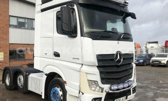 Buy Used Mercedes‒Benz Truck White Truck in Mombasa in Coastal Kenya Buy Used Mercedes‒Benz Truck White Truck in Mombasa in Coastal Kenya