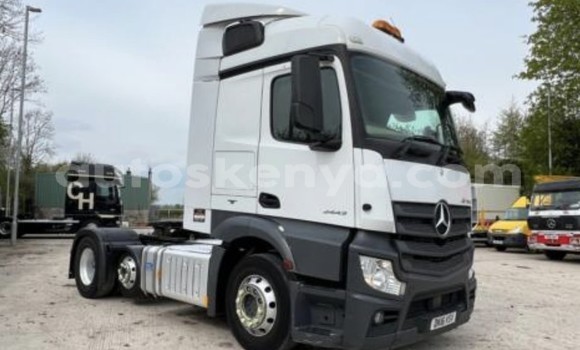 Buy Used Mercedes‒Benz Truck White Truck in Mombasa in Coastal Kenya Buy Used Mercedes‒Benz Truck White Truck in Mombasa in Coastal Kenya