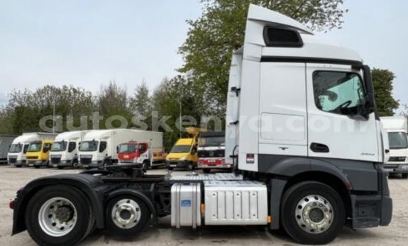 Buy Used Mercedes‒Benz Truck White Truck in Mombasa in Coastal Kenya Buy Used Mercedes‒Benz Truck White Truck in Mombasa in Coastal Kenya