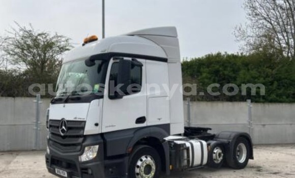 Buy Used Mercedes‒Benz Truck White Truck in Mombasa in Coastal Kenya Buy Used Mercedes‒Benz Truck White Truck in Mombasa in Coastal Kenya
