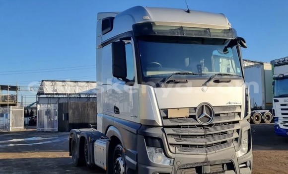 Buy Used Mercedes‒Benz Truck White Truck in Mombasa in Coastal Kenya Buy Used Mercedes‒Benz Truck White Truck in Mombasa in Coastal Kenya