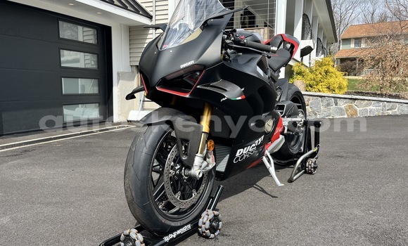 Oofamaa Ducati SUPERSPORT Black Doqdoqqee iti Kaloleni keessatti Coast keessatti Oofamaa Ducati SUPERSPORT Black Doqdoqqee iti Kaloleni keessatti Coast keessatti