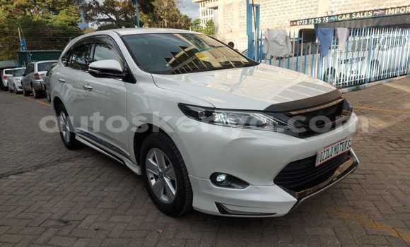Nunua Ilio tumika Toyota Harrier Nyeupe Gari ndani ya Nairobi nchini Nairobi