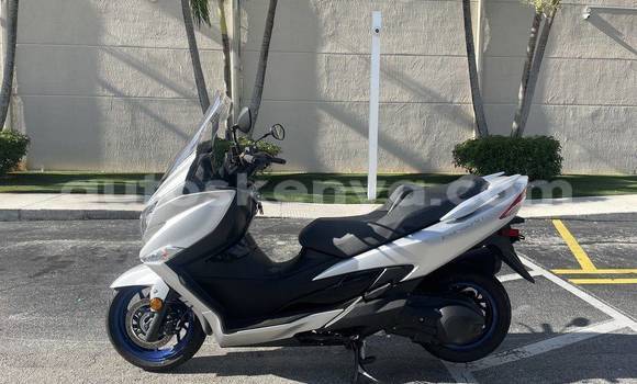 Buy Used Suzuki Burgman White Bike in Nairobi in Nairobi Buy Used Suzuki Burgman White Bike in Nairobi in Nairobi