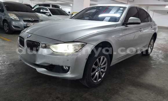 Oofamaa BMW 3–Series Silver Makiinaa iti Nairobi keessatti Nairobi keessatti