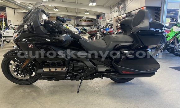 Nunua Ilio tumika Honda GOLD WING Nyeusi Bike ndani ya Nairobi nchini Nairobi Nunua Ilio tumika Honda GOLD WING Nyeusi Bike ndani ya Nairobi nchini Nairobi