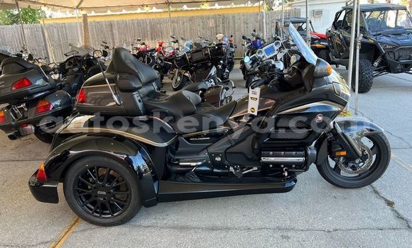 Nunua Ilio tumika Honda GOLD WING Nyeusi Bike ndani ya Nairobi nchini Nairobi Nunua Ilio tumika Honda GOLD WING Nyeusi Bike ndani ya Nairobi nchini Nairobi