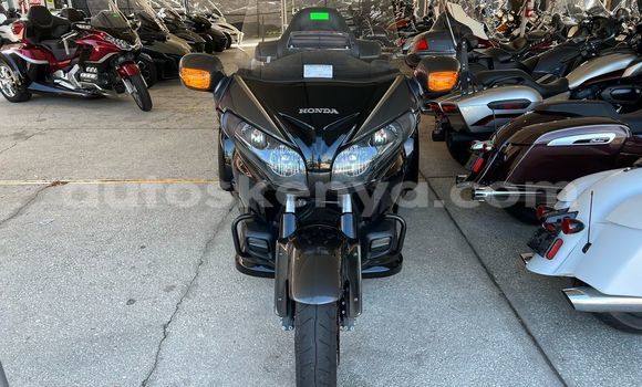 Nunua Ilio tumika Honda GOLD WING Nyeusi Bike ndani ya Nairobi nchini Nairobi Nunua Ilio tumika Honda GOLD WING Nyeusi Bike ndani ya Nairobi nchini Nairobi