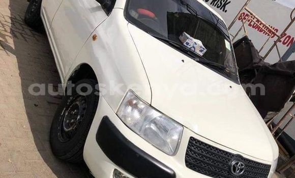 Nunua Ilio tumika Toyota Succeed Nyeupe Gari ndani ya Nairobi nchini Nairobi