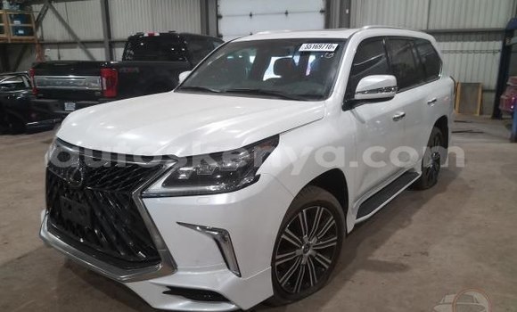 Nunua Ilio tumika Lexus LX Nyeupe Gari ndani ya Kerugoya nchini Kati Kenya Nunua Ilio tumika Lexus LX Nyeupe Gari ndani ya Kerugoya nchini Kati Kenya