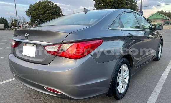 Nunua Ilio tumika Hyundai Sonata Fedha Gari ndani ya Eldoret nchini Bonde la Ufafanuzi Nunua Ilio tumika Hyundai Sonata Fedha Gari ndani ya Eldoret nchini Bonde la Ufafanuzi