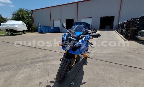 Nunua Ilio tumika Suzuki GSX-S Nyeusi Bike ndani ya Chuka nchini Mashariki ya Kenya Nunua Ilio tumika Suzuki GSX-S Nyeusi Bike ndani ya Chuka nchini Mashariki ya Kenya