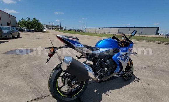 Nunua Ilio tumika Suzuki GSX-S Nyeusi Bike ndani ya Chuka nchini Mashariki ya Kenya Nunua Ilio tumika Suzuki GSX-S Nyeusi Bike ndani ya Chuka nchini Mashariki ya Kenya