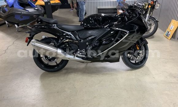 Oofamaa Suzuki HAYABUSA Black Doqdoqqee iti Wundanyi keessatti Coast keessatti