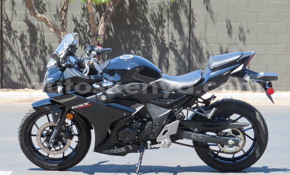 Nunua Ilio tumika Suzuki GSX Nyeusi Bike ndani ya Gazi nchini Pwani Nunua Ilio tumika Suzuki GSX Nyeusi Bike ndani ya Gazi nchini Pwani