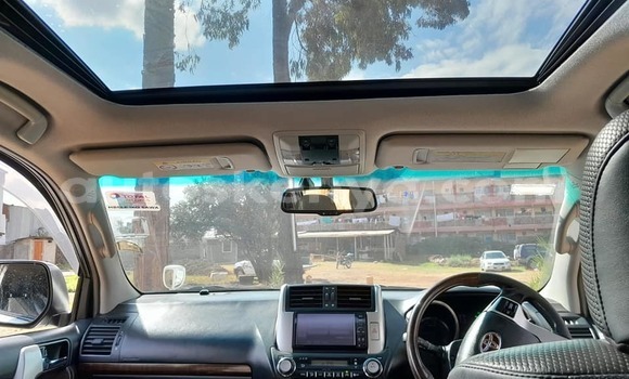 Buy Used Toyota Land Cruiser White Car in Nairobi in Nairobi Buy Used Toyota Land Cruiser White Car in Nairobi in Nairobi