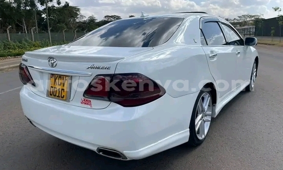 Buy Used Toyota Crown White Car in Nairobi in Nairobi