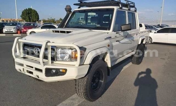 Buy Used Toyota Hillux White Truck in Nairobi in Nairobi