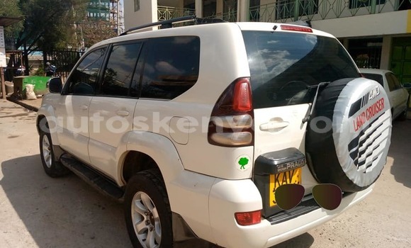 Oofamaa Toyota Prado White Makiinaa iti Nairobi keessatti Nairobi keessatti Oofamaa Toyota Prado White Makiinaa iti Nairobi keessatti Nairobi keessatti