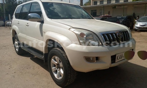 Oofamaa Toyota Prado White Makiinaa iti Nairobi keessatti Nairobi keessatti Oofamaa Toyota Prado White Makiinaa iti Nairobi keessatti Nairobi keessatti