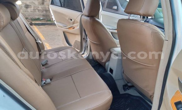 Oofamaa Toyota Premio White Makiinaa iti Nairobi keessatti Nairobi keessatti Oofamaa Toyota Premio White Makiinaa iti Nairobi keessatti Nairobi keessatti