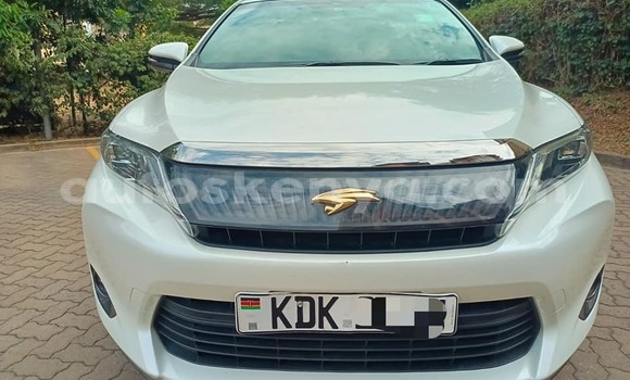 Oofamaa Toyota Harrier White Makiinaa iti Nairobi keessatti Nairobi keessatti