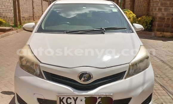 Nunua Ilio tumika Toyota Vitz Nyeupe Gari ndani ya Nairobi nchini Nairobi