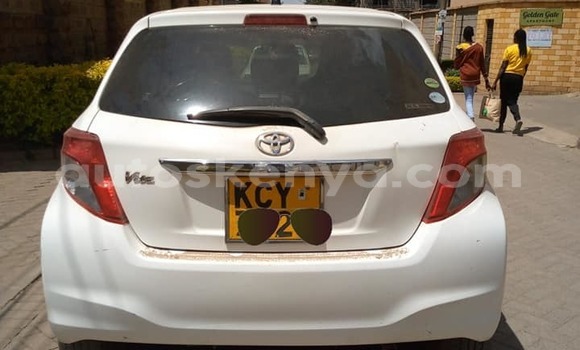 Oofamaa Toyota Vitz White Makiinaa iti Nairobi keessatti Nairobi keessatti Oofamaa Toyota Vitz White Makiinaa iti Nairobi keessatti Nairobi keessatti