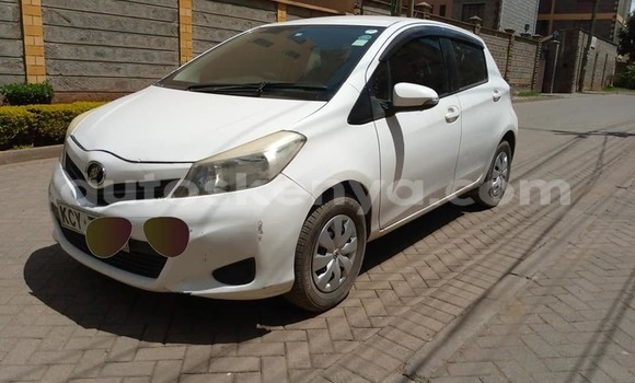 Oofamaa Toyota Vitz White Makiinaa iti Nairobi keessatti Nairobi keessatti Oofamaa Toyota Vitz White Makiinaa iti Nairobi keessatti Nairobi keessatti