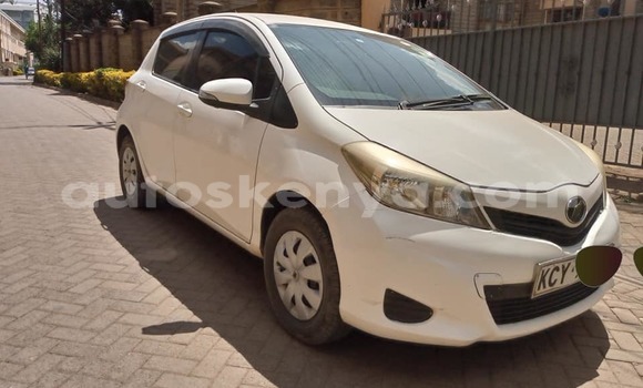 Oofamaa Toyota Vitz White Makiinaa iti Nairobi keessatti Nairobi keessatti Oofamaa Toyota Vitz White Makiinaa iti Nairobi keessatti Nairobi keessatti