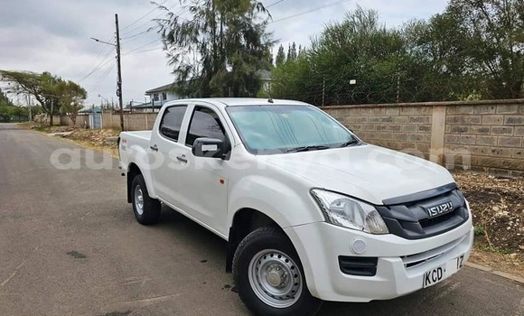 Oofamaa Isuzu D–MAX White Makiinaa iti Nairobi keessatti Nairobi keessatti