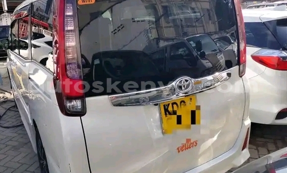 Nunua Ilio tumika Toyota Noah Nyeupe Gari ndani ya Mombasa nchini Kenya ya Pwani