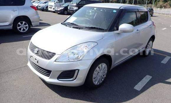 Oofamaa Toyota Fielder White Makiinaa iti Nairobi keessatti Nairobi keessatti Oofamaa Toyota Fielder White Makiinaa iti Nairobi keessatti Nairobi keessatti